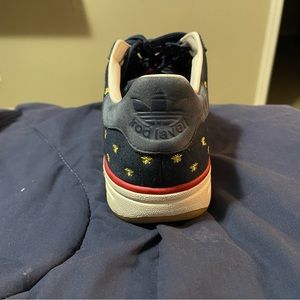 Like you worn a few times….  Selling no box